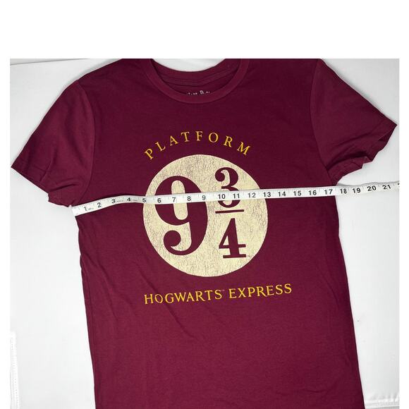 Harry Potter Platform 9 3/4 Hogwarts Express Women's Tshirt size S Pre-Owned - Picture 5 of 9